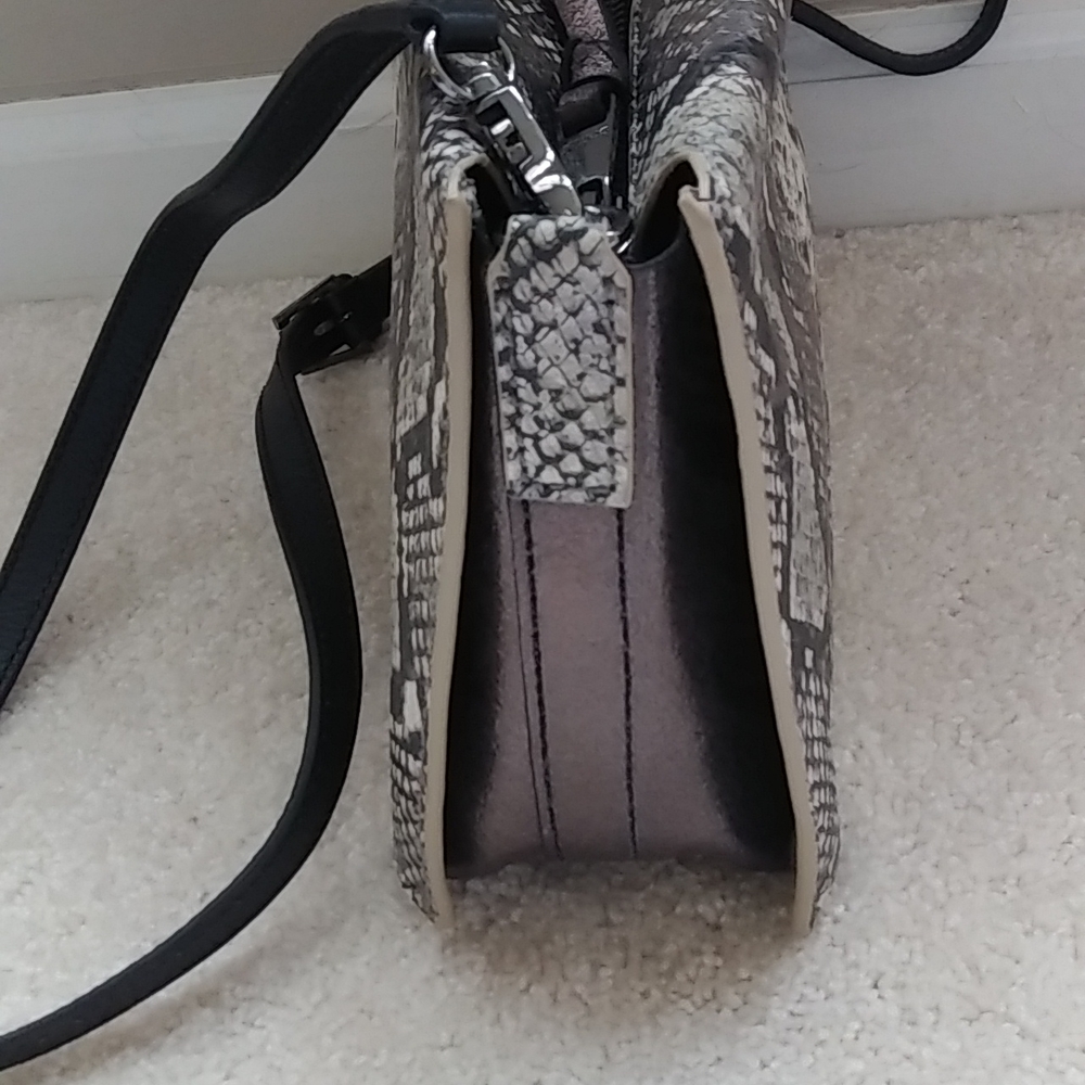 Handbag - Picture 3 of 9
